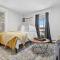 Unit 5: Sun drenched studio with tranquil vibes