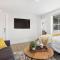 Unit 5: Sun drenched studio with tranquil vibes