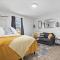 Unit 5: Sun drenched studio with tranquil vibes