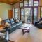 Mtn-View Condo with Screened Porch in Burnsville!