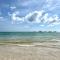 Fully renovated Beachfront 1BR Condo in the gated Stanza Mare community with a private beach, pool, onsite restaurant and modern amenities such as refrigerator, dishwasher, filtered water, microwave, BBQ, washer dryer, bamboo linens, free Wi-Fi - 蓬塔卡纳