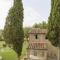 Farmhouse with swimming pool surrounded by greenery just 20 minutes from Arezzo