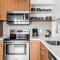 Redondo Beach 1BR w Pool Gym 1 block from beach LAX-437 - شاطئ ريدوندو