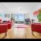 Stunning Spacious City Apartment with free parking