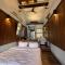Humz Canal Stay