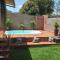 Casa com piscina com hidro
