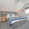 Lakeside House on Retallack Resort with Hot Tub 110