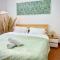 Local Me - Exclusive Centre Room