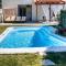 Marilis House, private swimming pool, south beach, mountain view - Ardaktos