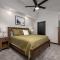 NEW! Luxury Lakefront Lodge 1- FREE Pool/Hot Tub, Pickleball, Mini Golf and More!