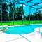 Modern 5 Bed4.5 Bath PoolSpa Villa in Watersong - Loughman