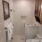 1 Bedroom suite close to Bert Ogden arena - إدنبرة