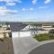 Chic 3BR Haven near Wineries, Lake Lowell & C of I - Ideal for Hiking & Relaxing! - Caldwell