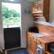 Snug & Secluded Lakeside Shepherds Hut 'Carp' - Uckfield