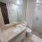 THE SUN RESORT, SHTN TRECHO 2, ENXOVAL DE CAMA E BANHO, PISCINA AQUECIDA, VAGA DE GARAGEM, ACADEMIA, LAVANDERIA, CONVENIÊNCIA 24h, WI-FI, SMART TV, QUADRA DE AREIA, RECEPÇÃO 24h BY REI DOS FLATS