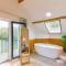 Rhosllyn Retreats - Lakeside Lodge
