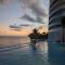 Peninsula Luxury Apartments with ocean front and espectacular views - no pets