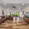 Luxury Lakefront Villa w/ FREE kayaks, pools, shuffleboard, Mini golf and more!
