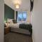 Oakwood Suite - Sleeps 5 - Contractors - Smart TVs in all rooms - Cheshunt