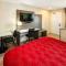 Econo Lodge Inn & Suites