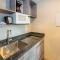 Econo Lodge Inn & Suites