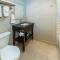 Econo Lodge Inn & Suites