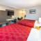 Econo Lodge Inn & Suites