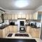 Midtown Executive Suites With Balcony, King Bed, GYM and Pool