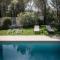 Bastide Blanche Villa with swimming pool and pétanque court in Lourmarin - 卢马罕