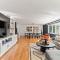 Spacious Modern Home with Separate In Law Suite, Walk to the Beach and Restaurants - يارموث