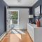 Spacious Modern Home with Separate In Law Suite, Walk to the Beach and Restaurants - يارموث