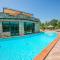 Villa with indoor and outdoor pool near Todi