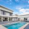 Hildeton Pool House