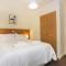BOURNECOAST: TOWN CENTRE - WALK TO BEACH - FM3198