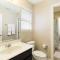 Plenty of Space, Games Room, and Your Own Private Pool - Davenport