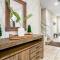 Plenty of Space, Games Room, and Your Own Private Pool - Davenport