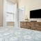 Plenty of Space, Games Room, and Your Own Private Pool - Davenport