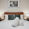 Spacious 2 Apt Combo Sleeps 12 Pool and Pets - Austin