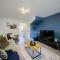 3 BedRoom house, Sleeps 6 with Full kitchen, garden and free parking - FREE Wi-Fi near Milton Keynes Bowl