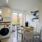 3 BedRoom house, Sleeps 6 with Full kitchen, garden and free parking - FREE Wi-Fi near Milton Keynes Bowl