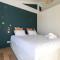 SPRING KEYWEEK - Contemporary villa with pool in the hea