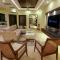 3 Bed Upper Unit w/Rooftop Oasis by Homrise