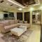 3 Bed Upper Unit w/Rooftop Oasis by Homrise