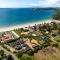 Onetangi Beach Stays Apartment - Coast & Country