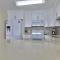 Dolphin Point 402C - 2BR Updated Condo with Harbor and Gulf Views - ديستين