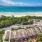 1 James Cook Apartments - Opposite Clarkes Beach