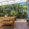 San Juan Surfers Cottage - prime Byron location