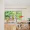 The White Rabbit - with studio & covered deck - Байрон-Бей