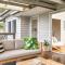 The White Rabbit - with studio & covered deck - Байрон-Бей