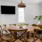 Gidgets House - renovated beach house with hot tub